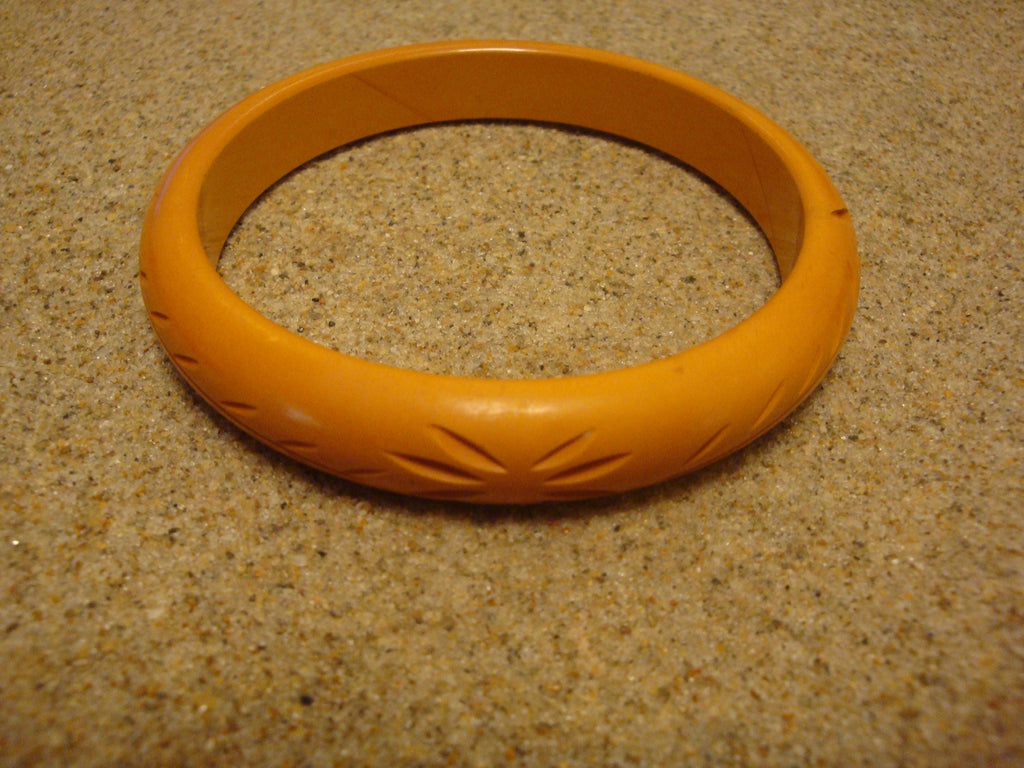 Vintage 1/2" Bakelite Bracelet! Solid Goldenrod; Vine/Leaf/ Flower Carvings!