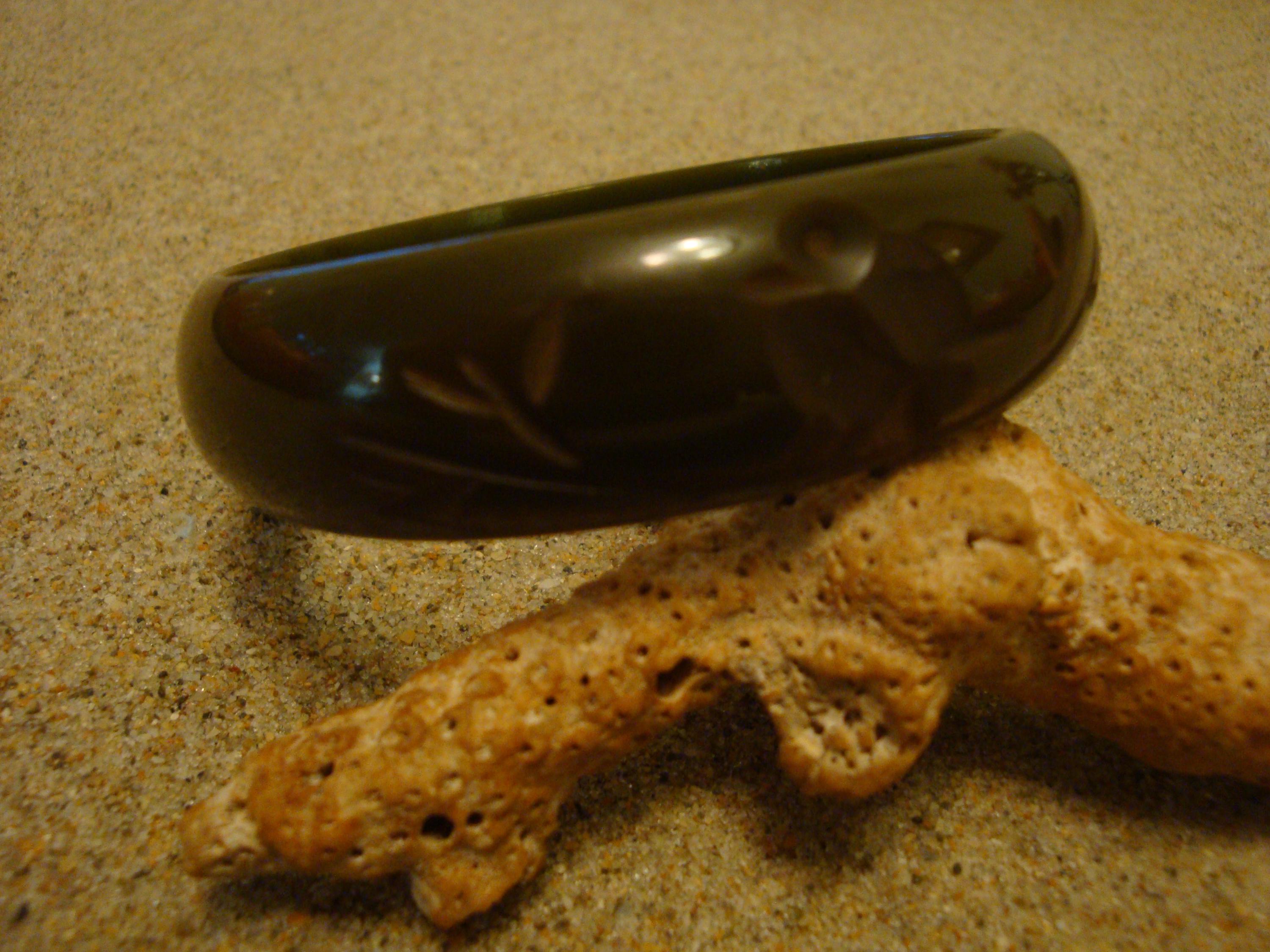 Vintage 3/4" Olive Green Bakelite Bracelet; Classic Bird on Branch Carvings!!