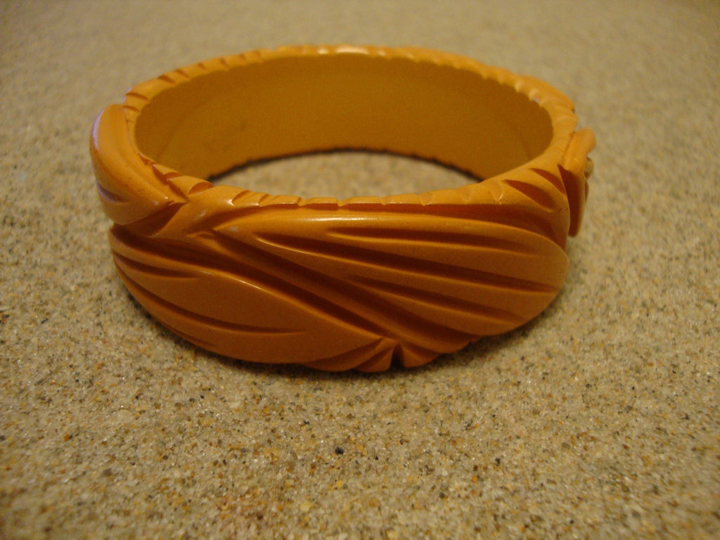 Vintage Goldenrod Bakelite Bracelet: Carved Leaf Design
