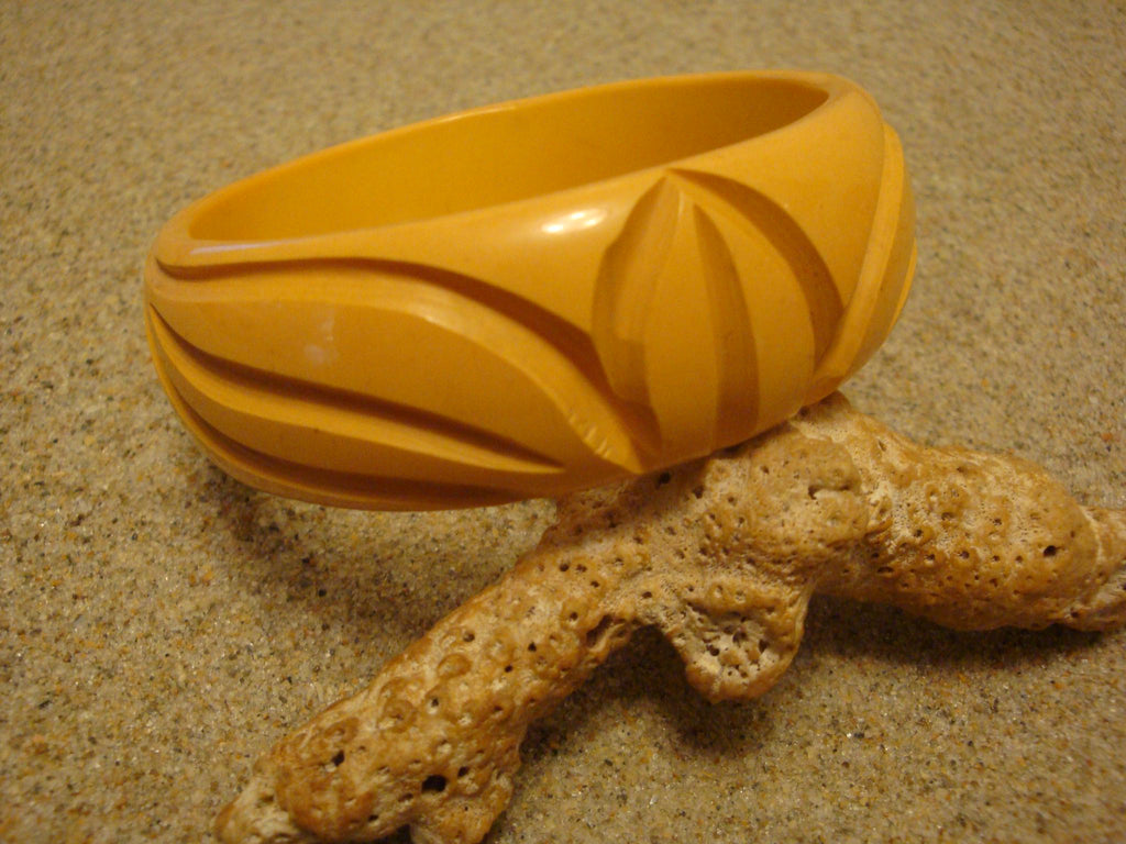 Vintage 7/8" Canary Yellow Bakelite Bracelet! Abstract Flower & Leaf Carvings!