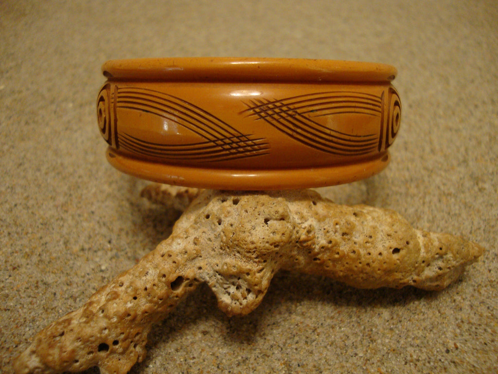 Vintage 1" Butterscotch Bakelite Bracelet! Unique Shape w/ Flower/Leaf Carvings!