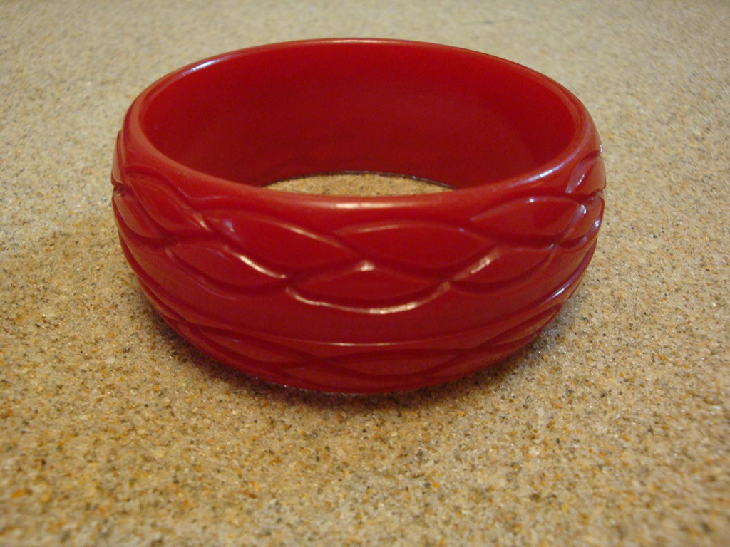 Vintage Cherry Red Bakelite Bracelet: Grooved Wavy Carvings