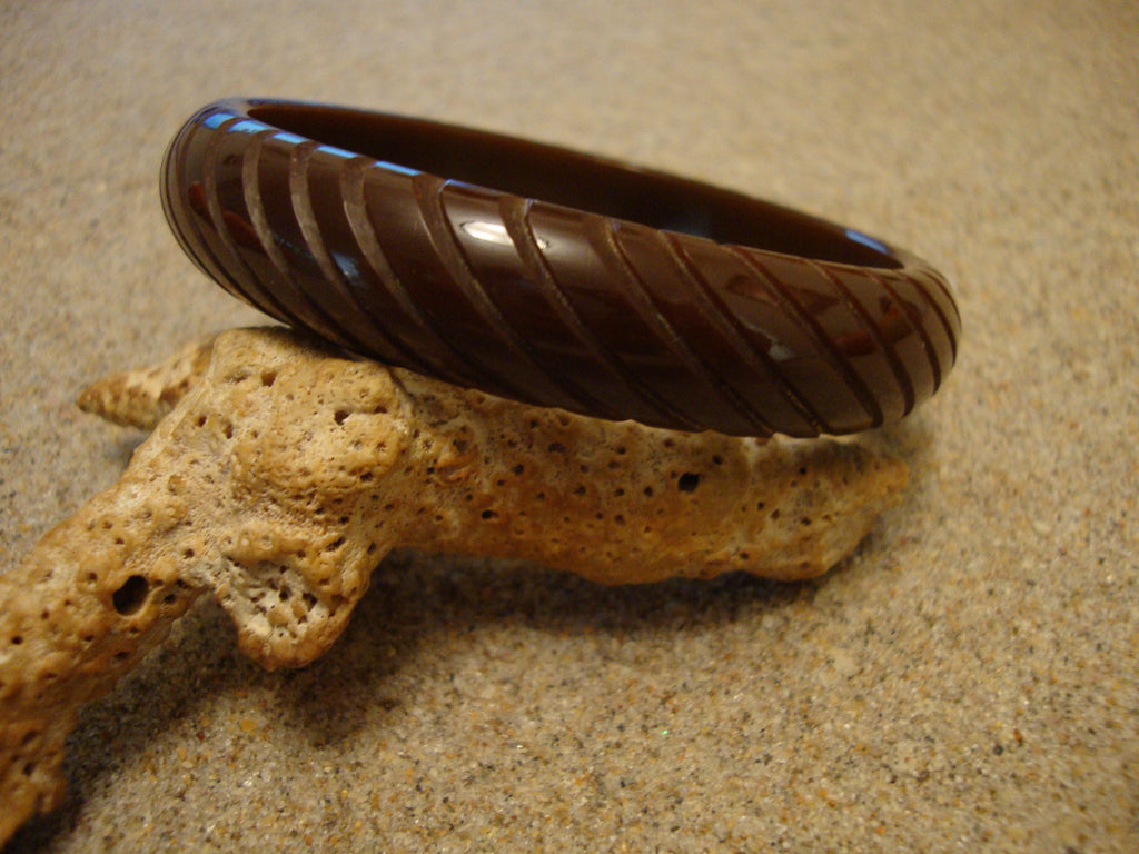 Vintage Chocolate Brown Bakelite Bracelet: Diagonal Carved Bangle