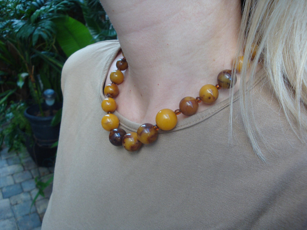 Vintage 17" Bakelite Necklace! Marbled Graduated Brown & Butterscotch Beads!