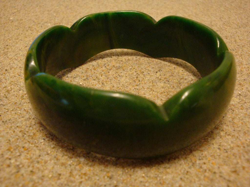 Vintage 7/8" Bakelite Bracelet! Green w/ Yellow Marbling; Scalloped Edges!