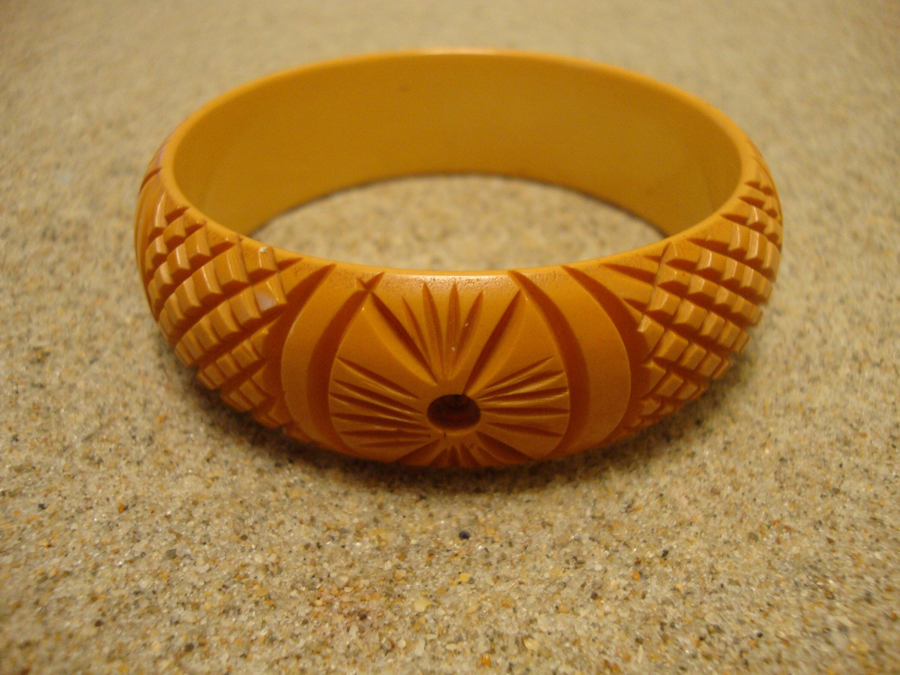 Vintage 7/8" Goldenrod Bakelite Bracelet! Abstract Flower/Crosshatch Carvings!
