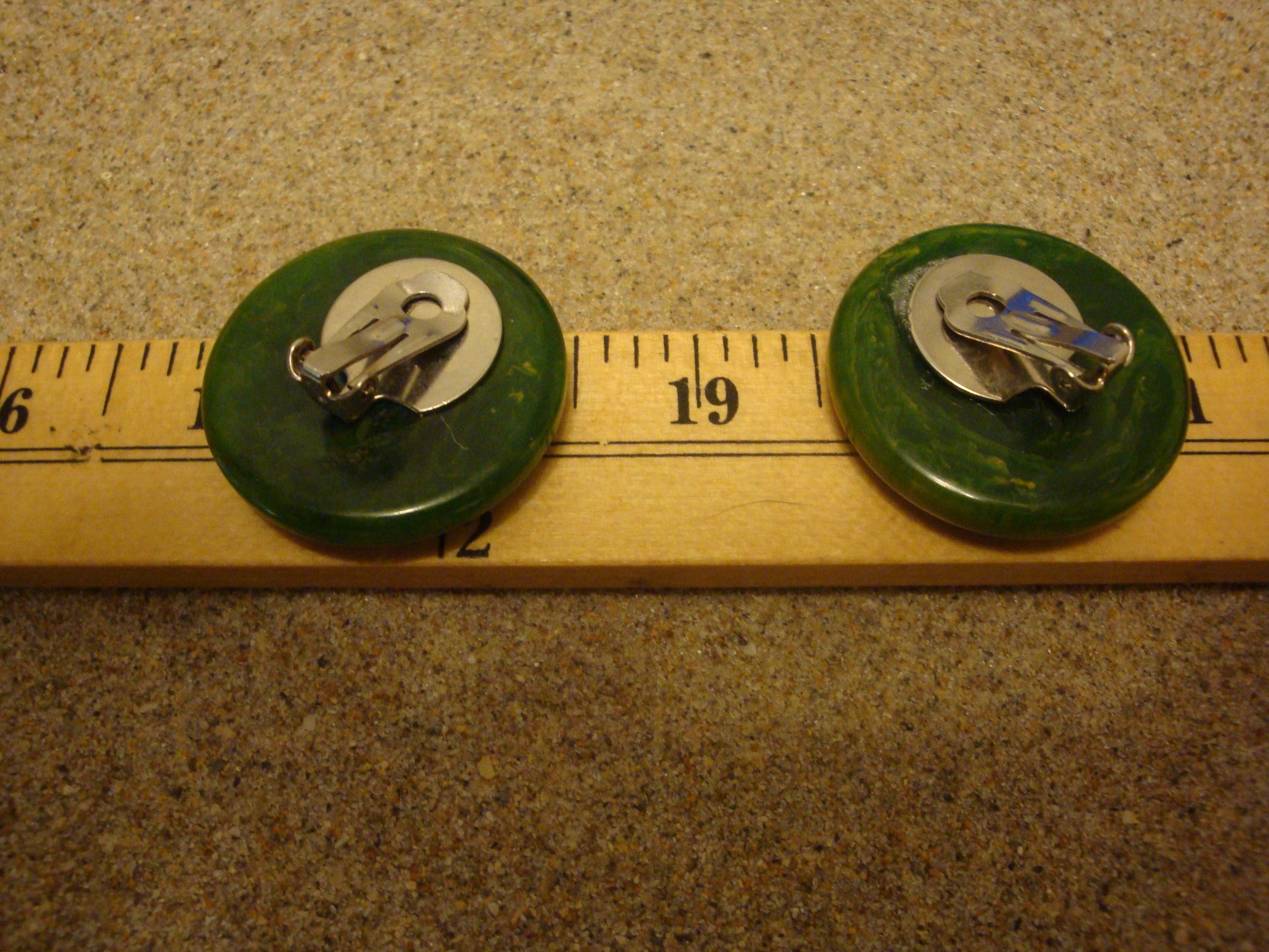 Vintage 1 1/2" Bakelite Clip Back Earrings; Emerald Green w/ Gold Marbling!