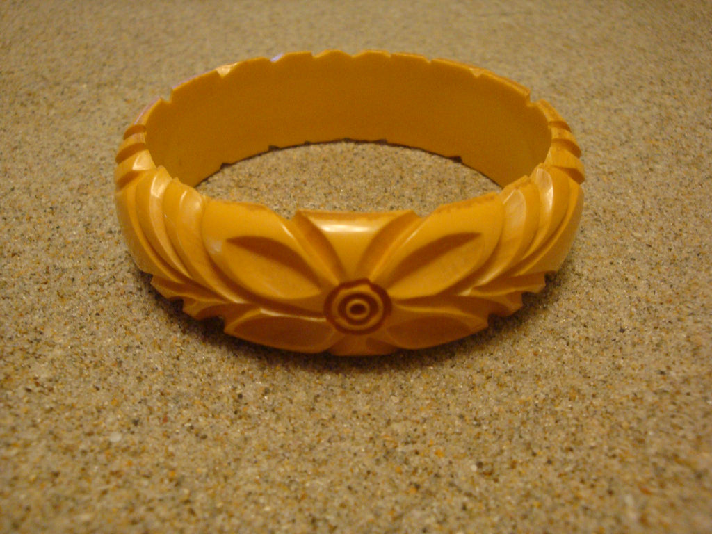 Vintage 7/8" Goldenrod Bakelite Bracelet! Three Abstract Flower & Leaf Carvings!
