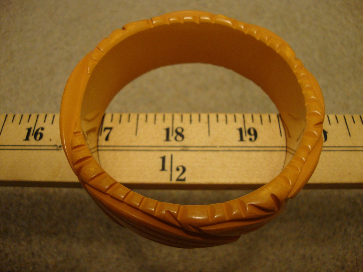 Vintage Goldenrod Bakelite Bracelet: Carved Leaf Design