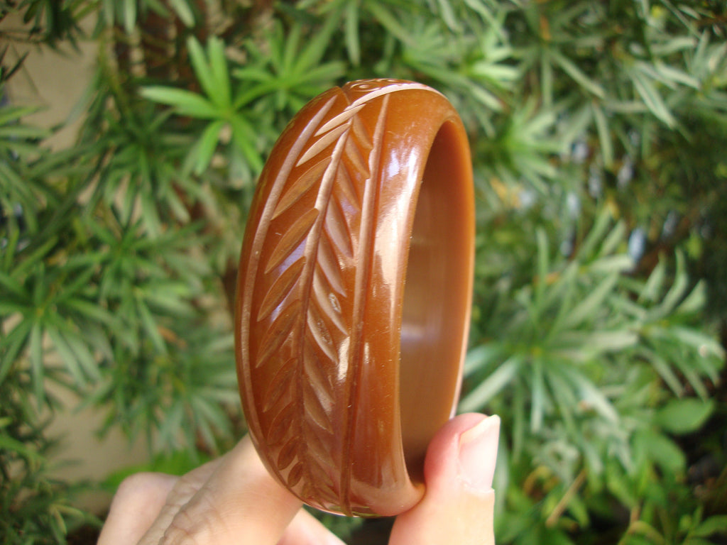 Vintage 1" Gold to Brown Bakelite Bracelet! Large Leaf & Medallion Carvings!