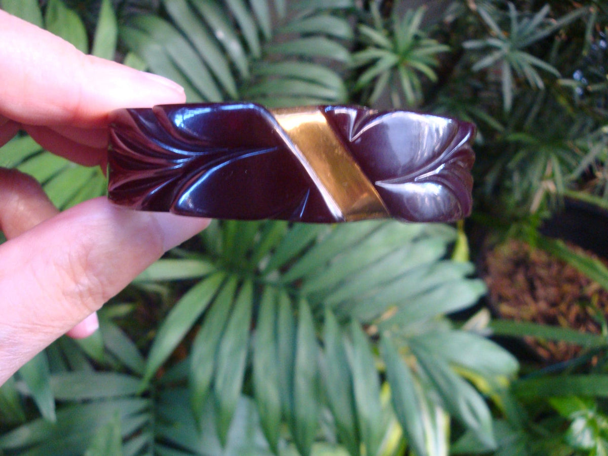 Vintage Bakelite Clamper Bracelet! Mahogany w/ Leaf Carvings & Brass Accent!