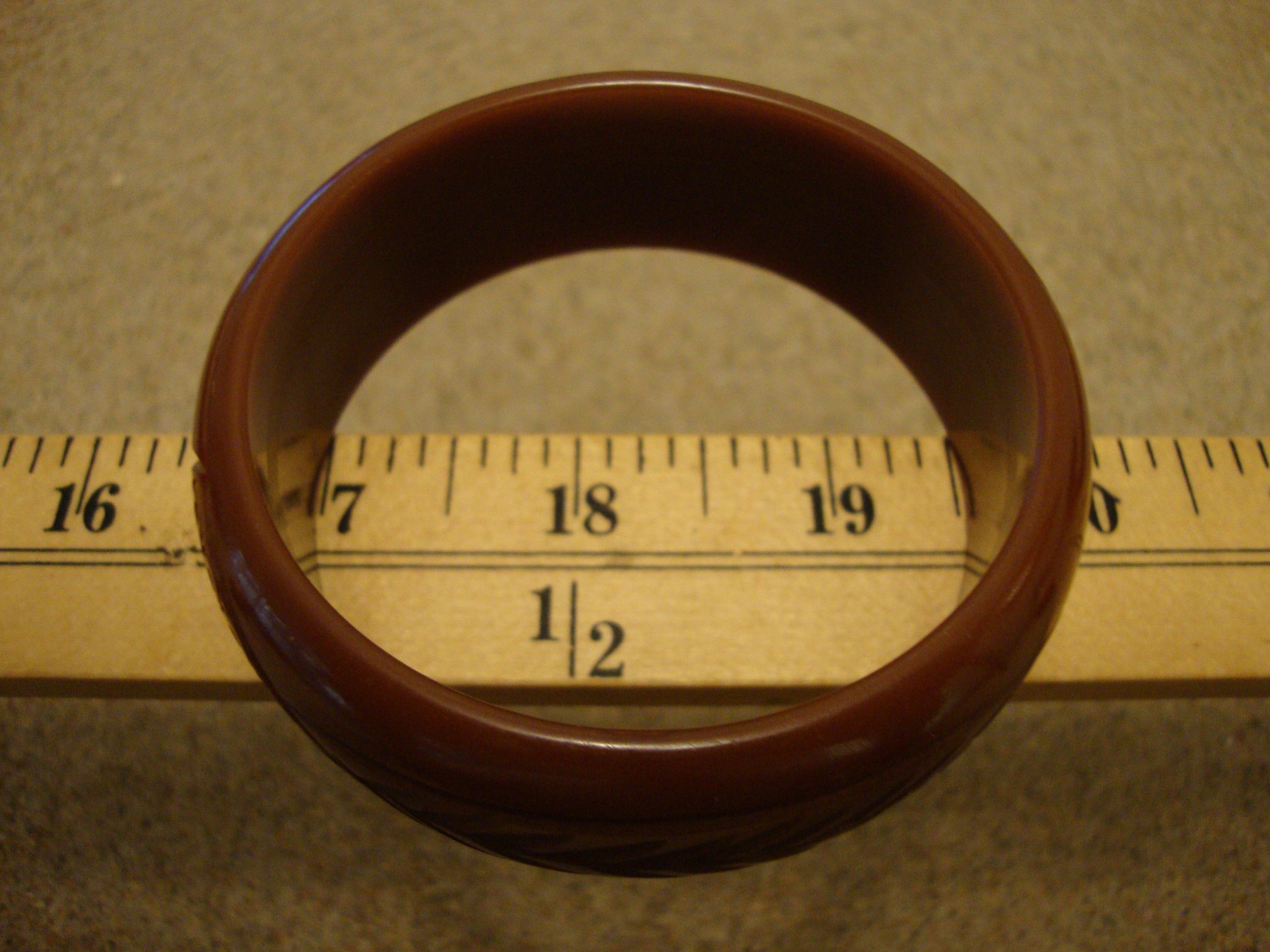 Vintage 1" Gold to Brown Bakelite Bracelet! Large Leaf & Medallion Carvings!