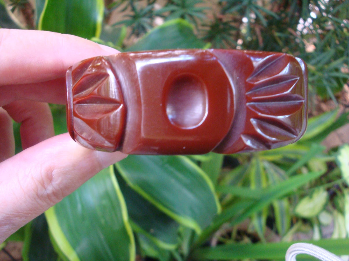 Vintage 7/8" Chocolate Brown Bakelite Bracelet! Unusual Overlapping Flower Carvings!