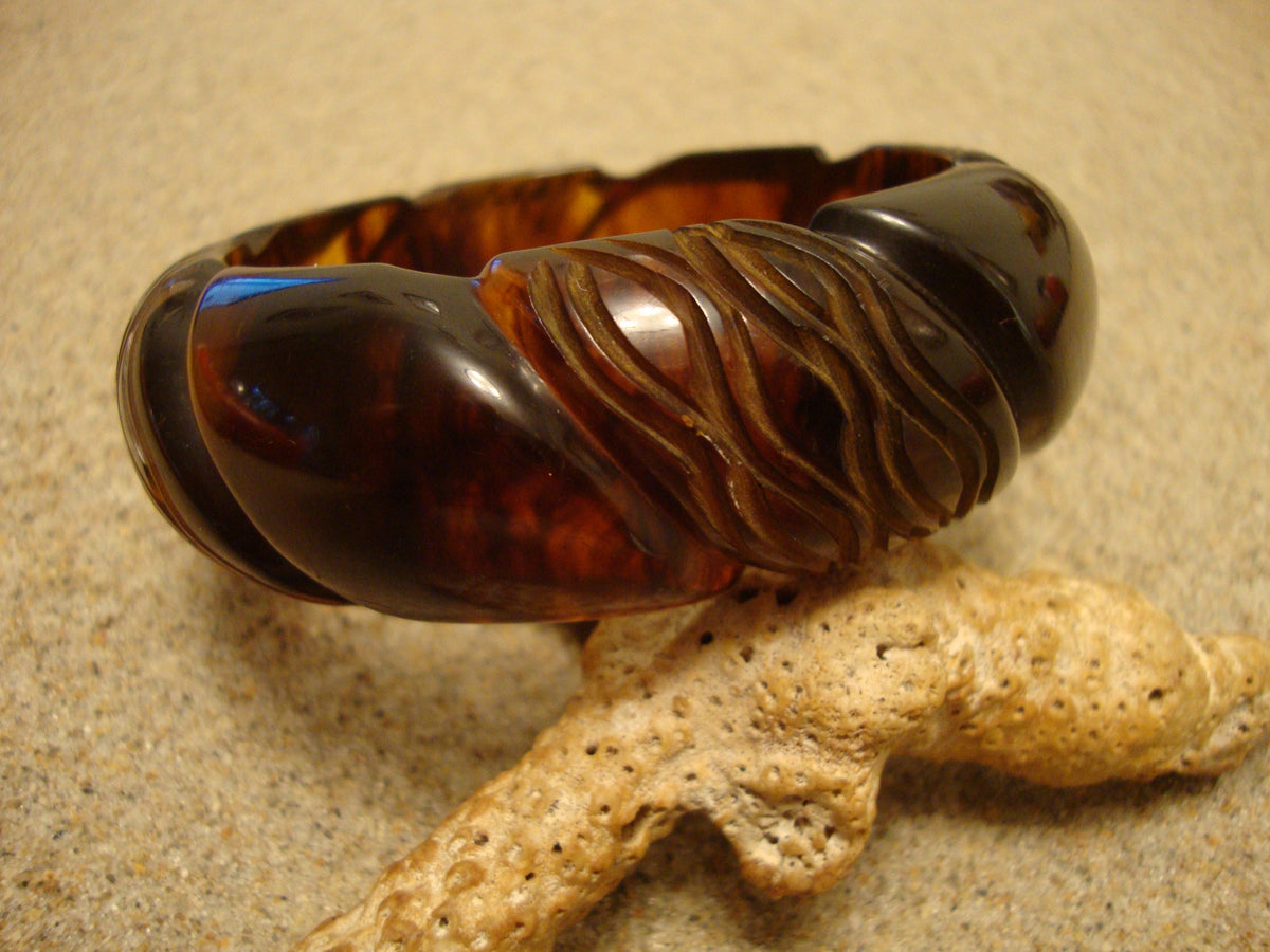 Vintage 1" Marbled Copper/Rust Bakelite Bracelet! Diagonal & Contoured Carvings!