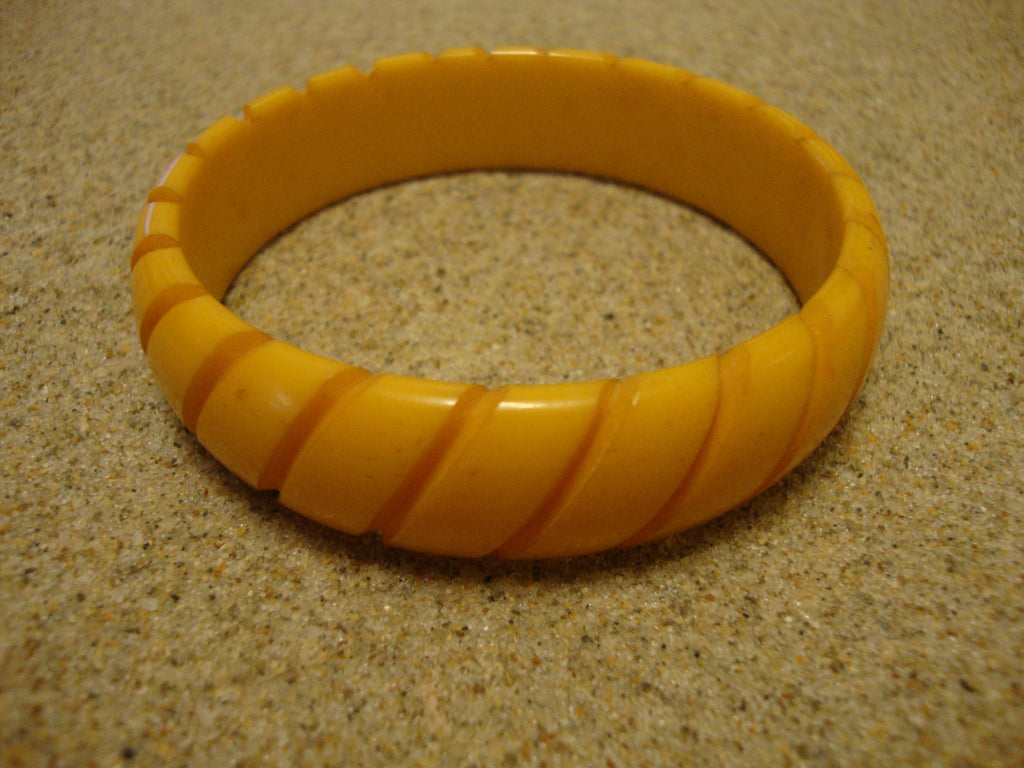 Vintage Goldenrod Bakelite Bracelet: Carved Diagonal Slashes