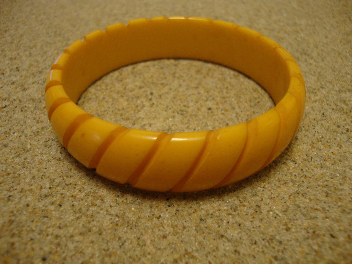 Vintage Goldenrod Bakelite Bracelet: Carved Diagonal Slashes