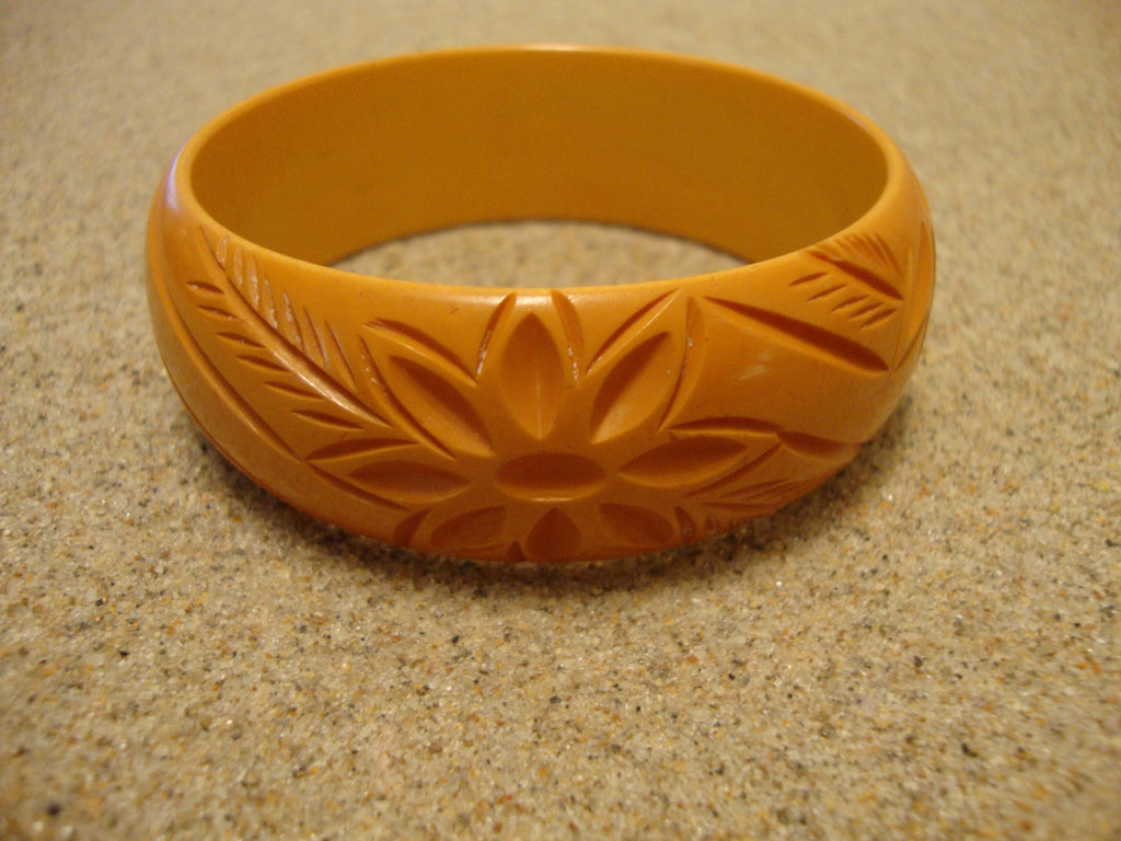 Vintage 1" Goldenrod Bakelite Bracelet! Unique Flower & Leaf Carved Design!