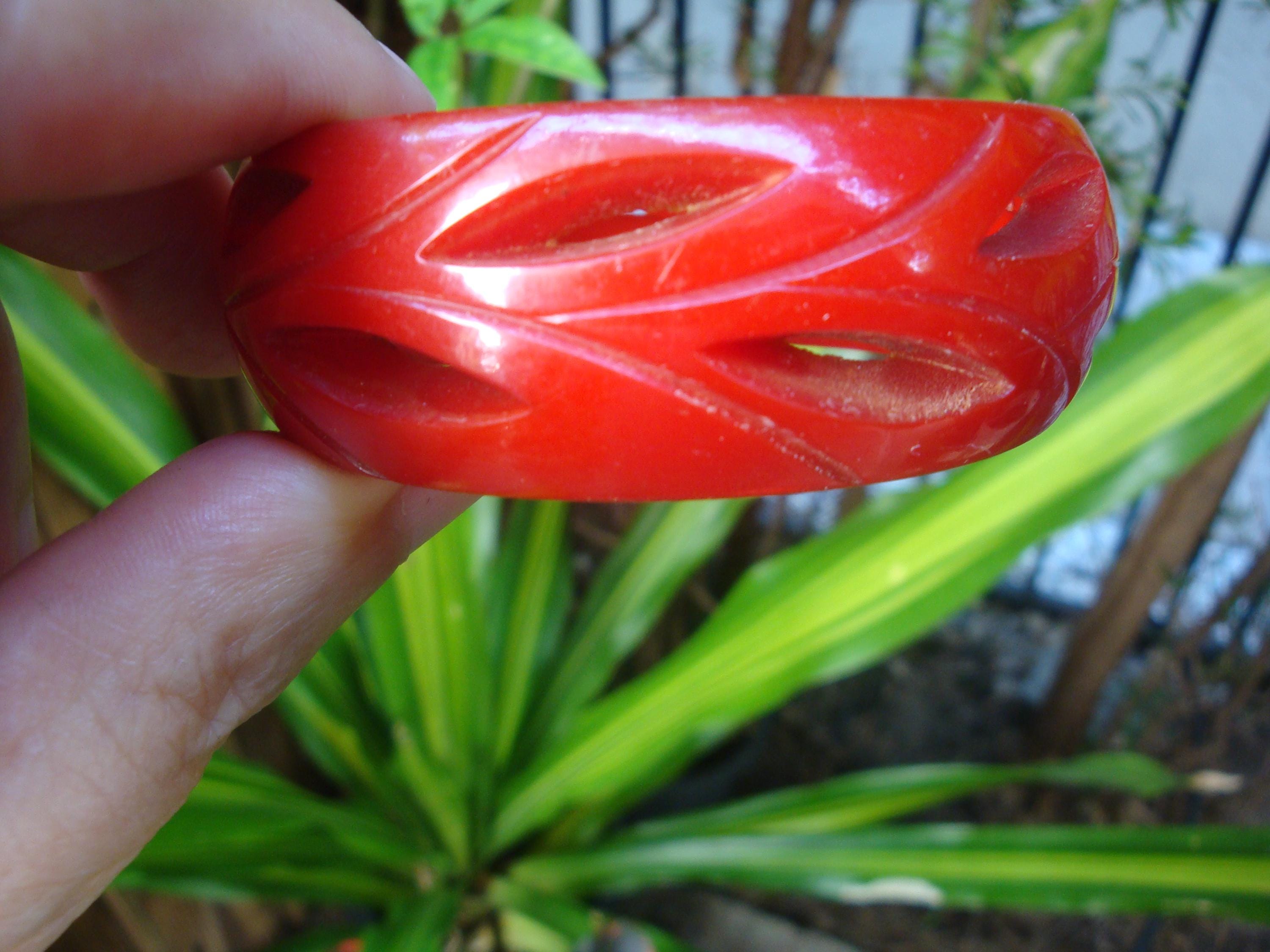 Vintage 1" Dark Cherry Red Bakelite Bracelet! Open Work Vine & Leaf Carvings!