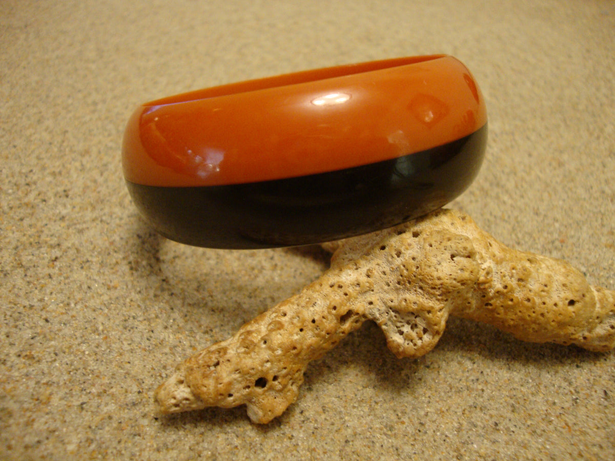 Stylish Vintage 1" Bakelite Bracelet! Laminated Jet Black & Burnt Orange Colors!