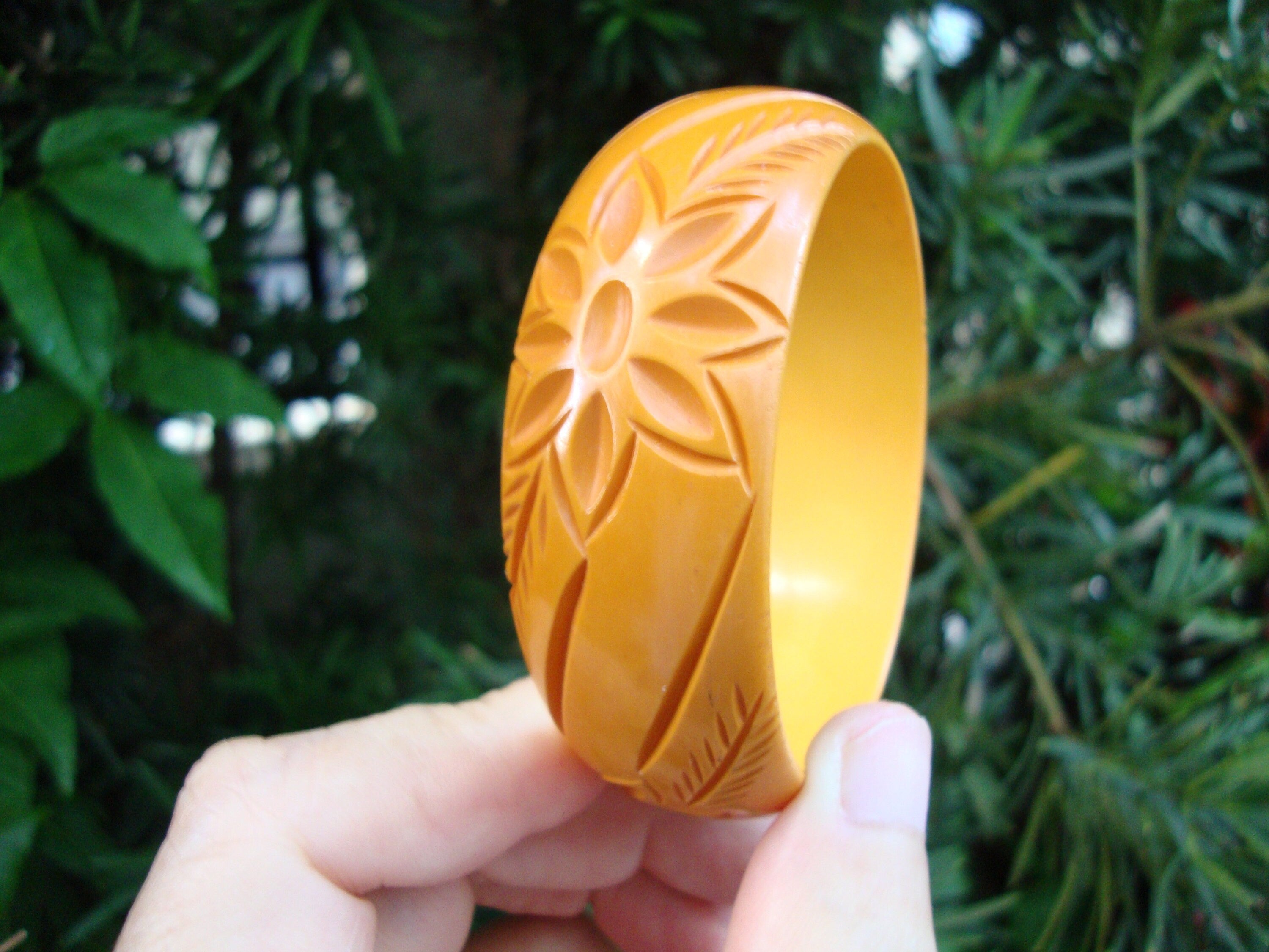 Vintage 1" Goldenrod Bakelite Bracelet! Unique Flower & Leaf Carved Design!