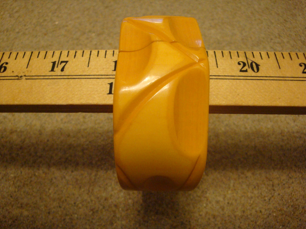 Vintage Canary Yellow Bakelite Clamper Bracelet: Geometric Design