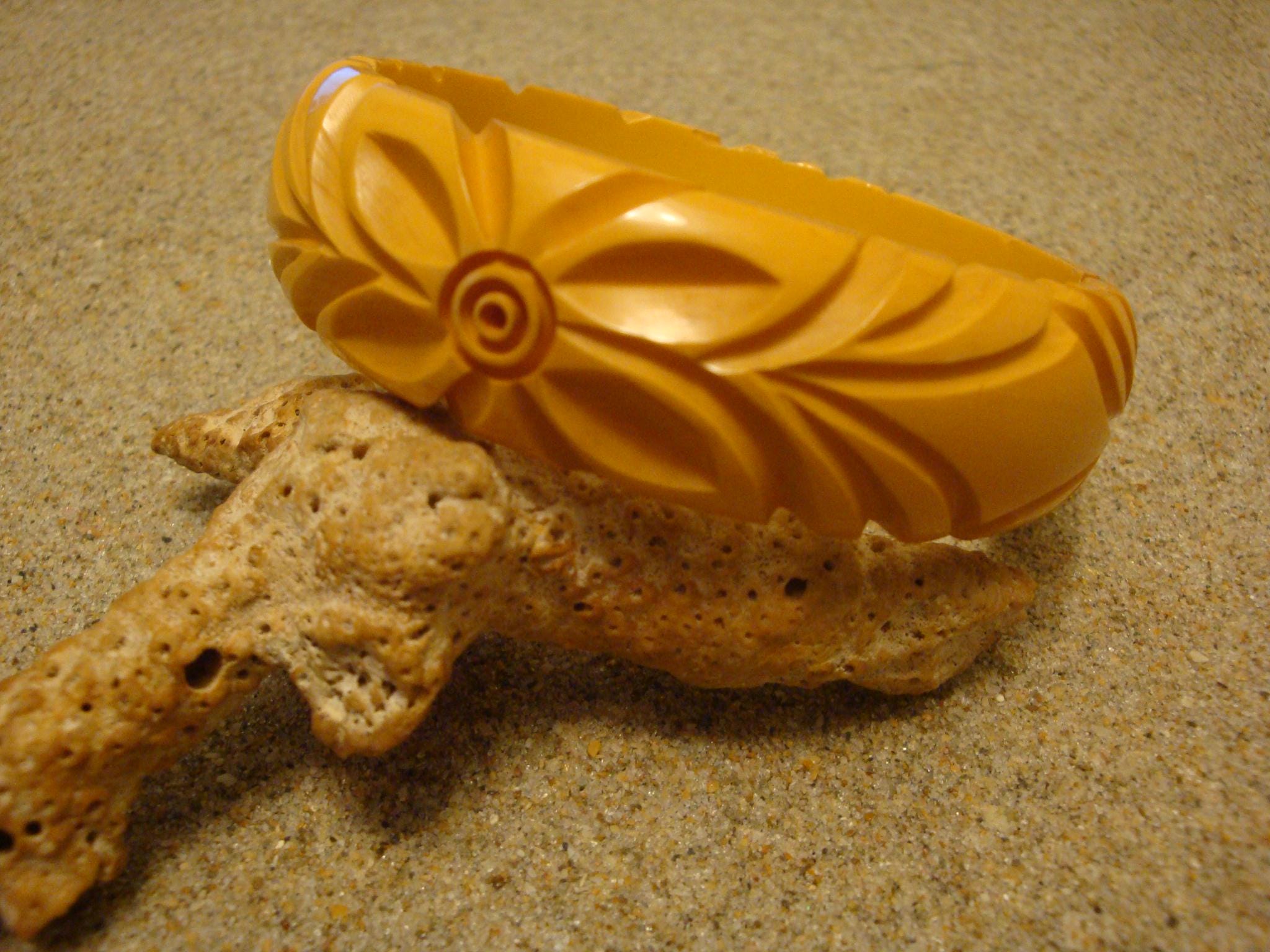Vintage 7/8" Goldenrod Bakelite Bracelet! Three Abstract Flower & Leaf Carvings!