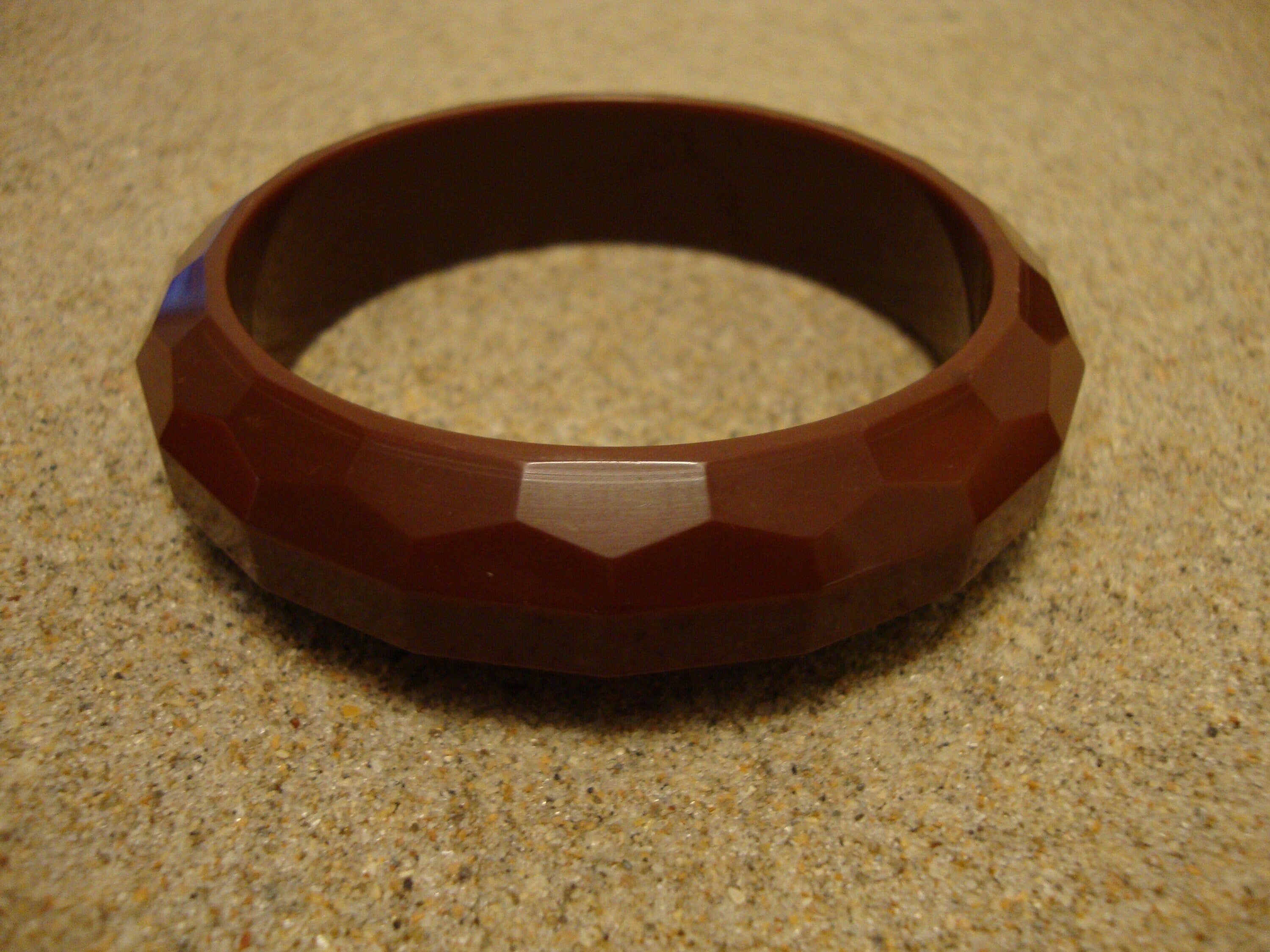 Vintage 3/4" Chocolate Brown Bakelite Bracelet! Rectangular & Pentagon Facets!