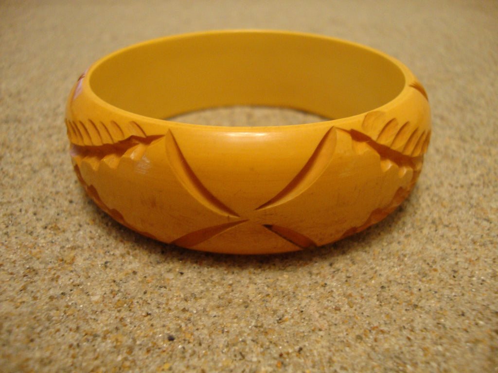 Vintage Goldenrod Bakelite Bracelet: Abstract Carved Design