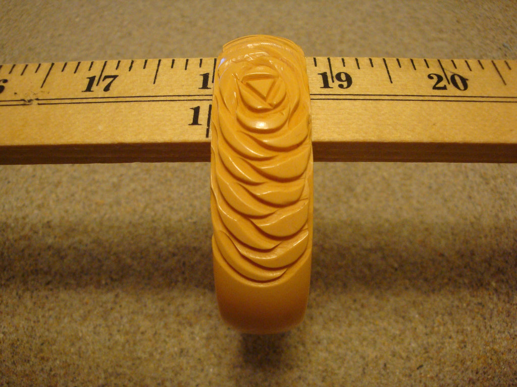 Vintage 3/4" Pale Yellow Bakelite Bracelet! Two Large Rose Petal Inspired Carvings!
