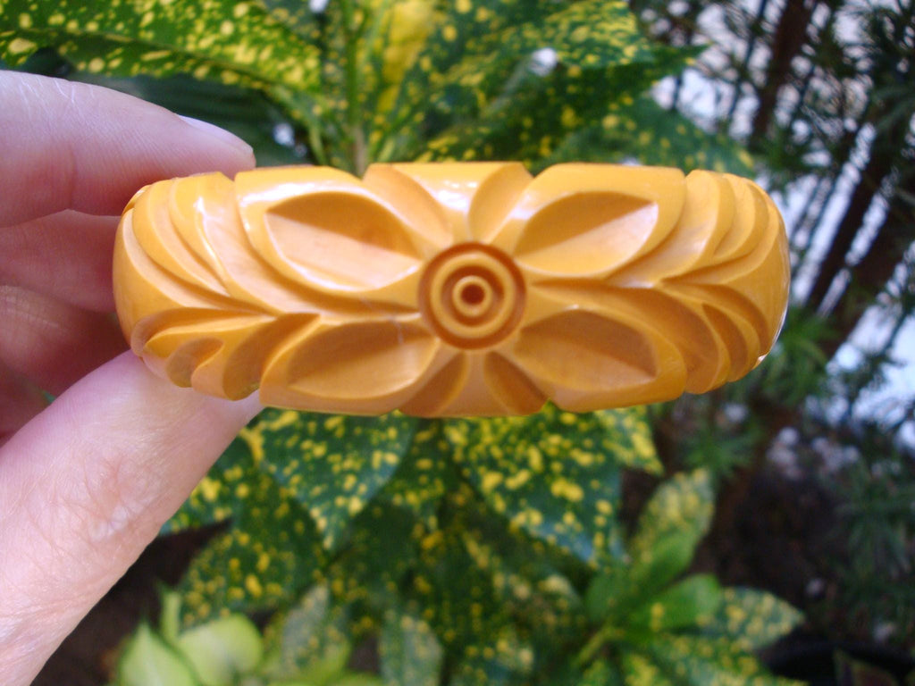 Vintage 7/8" Goldenrod Bakelite Bracelet! Three Abstract Flower & Leaf Carvings!