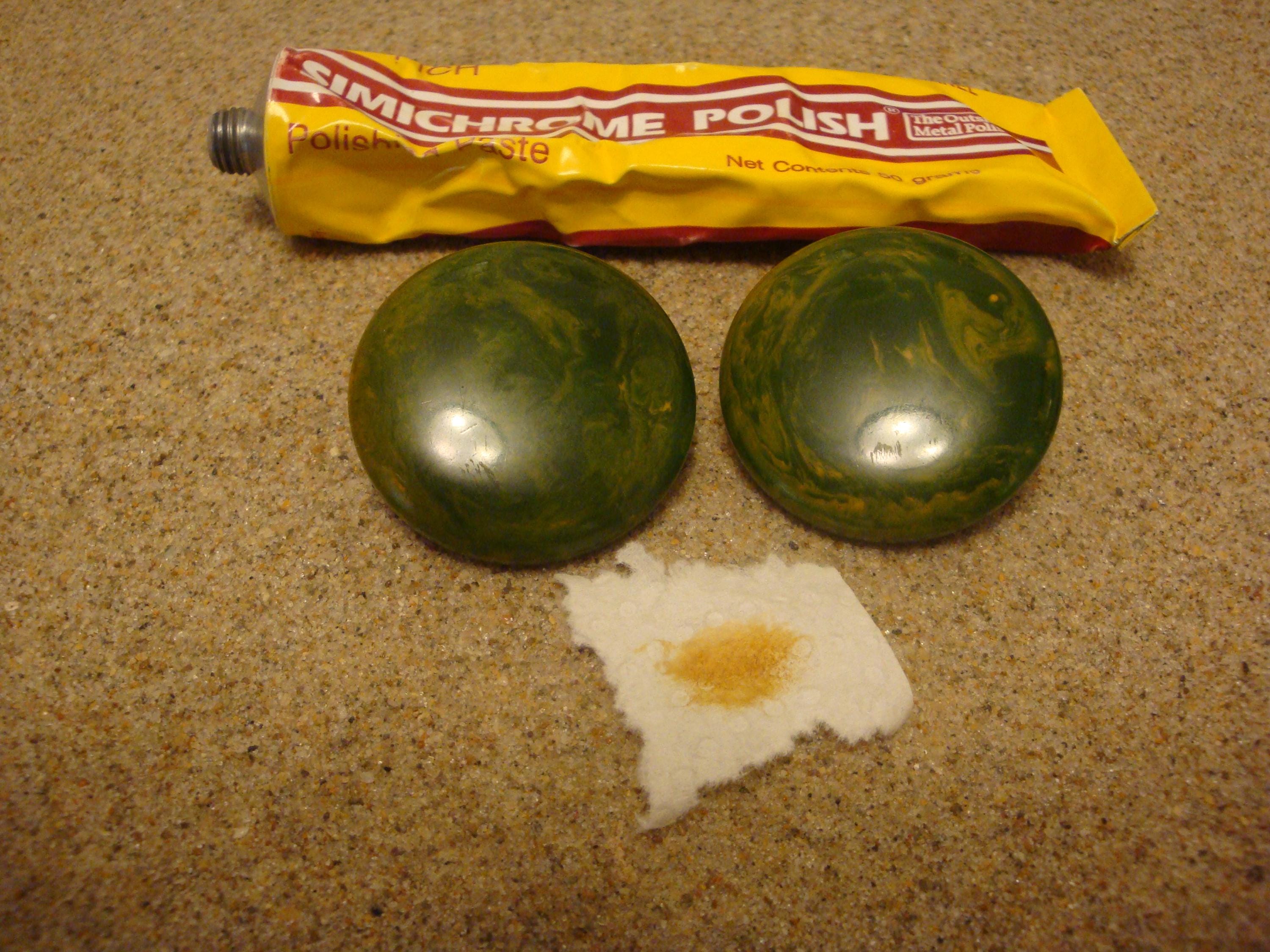 Vintage 1 1/2" Bakelite Clip Back Earrings; Emerald Green w/ Gold Marbling!