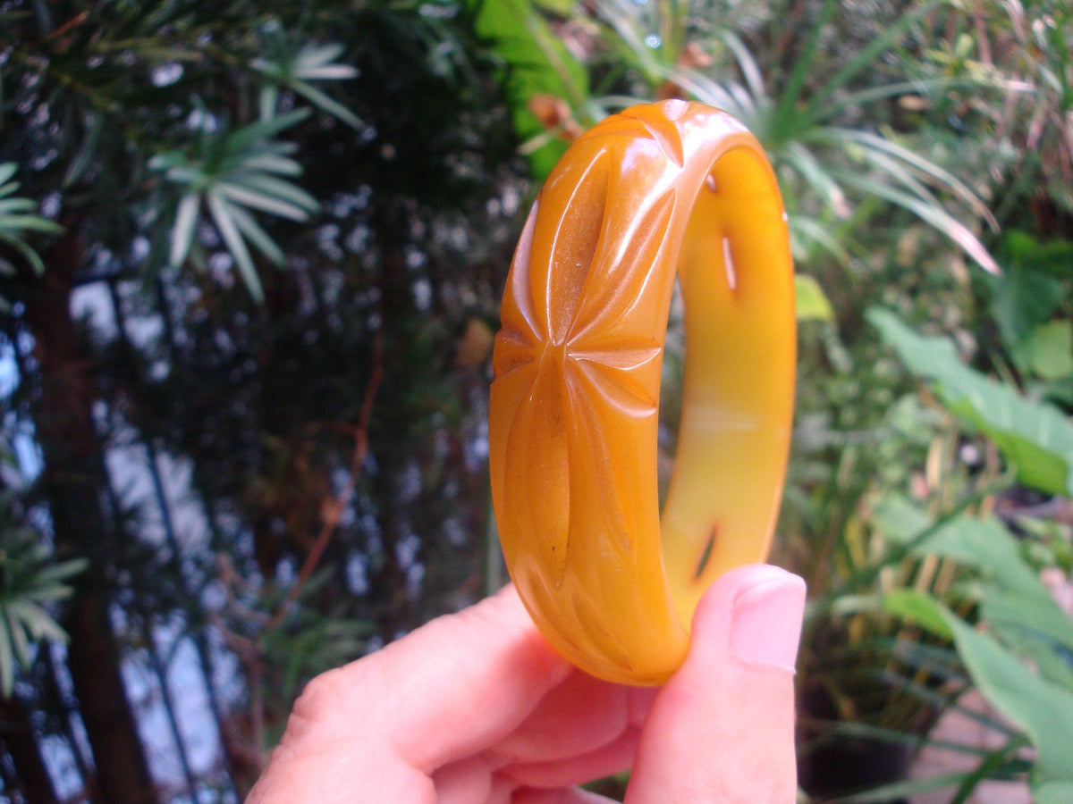 Vintage 3/4" Chartreuse Bakelite Bracelet! Open Work Flower Inspired Carvings!
