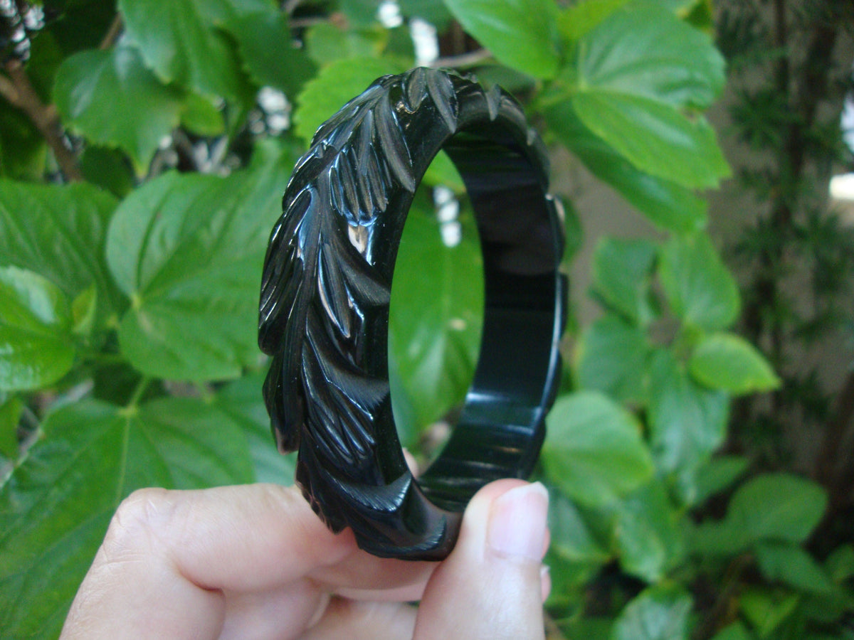 Vintage Midnight Green Bakelite Bracelet: Carved Vine & Leaf Design