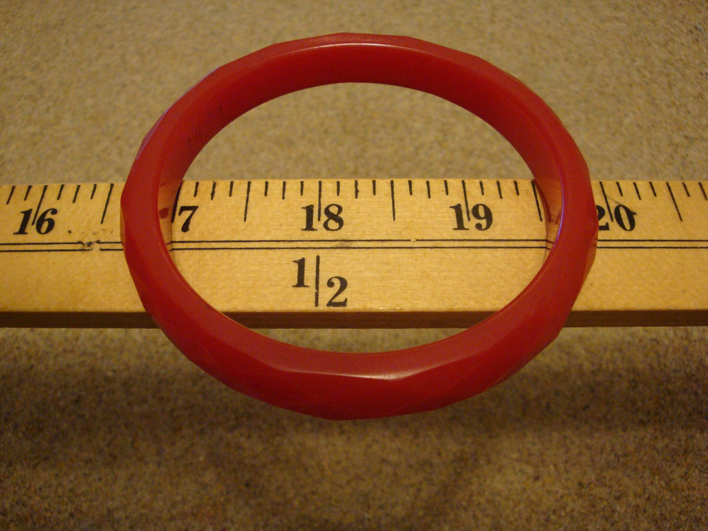 Vintage 1/2" Cherry Red Bakelite Bracelet!  Diamond & Pentagon Shaped Facets!