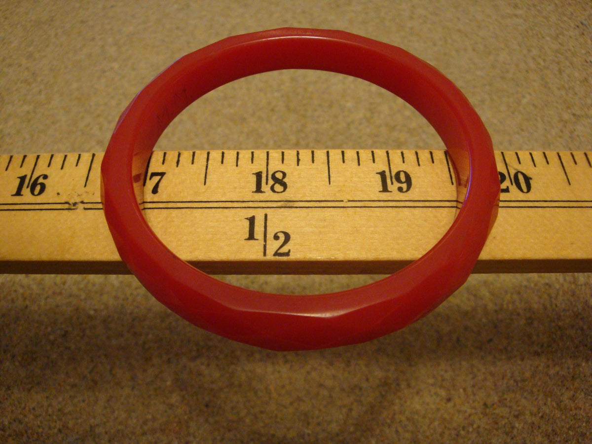 Vintage 1/2" Cherry Red Bakelite Bracelet!  Diamond & Pentagon Shaped Facets!