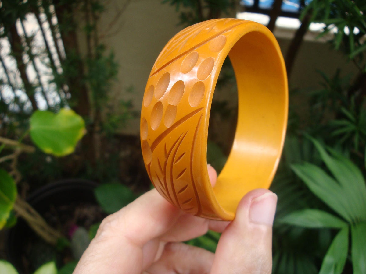 Vintage 1" Goldenrod Bakelite Bracelet! Unique Flower & Dimple Carved Designs!
