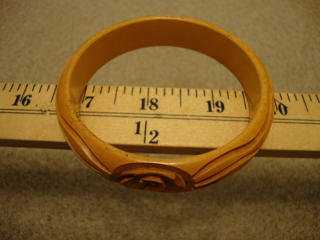 Vintage Goldenrod Bakelite Bracelet: 1940s Flower Carvings