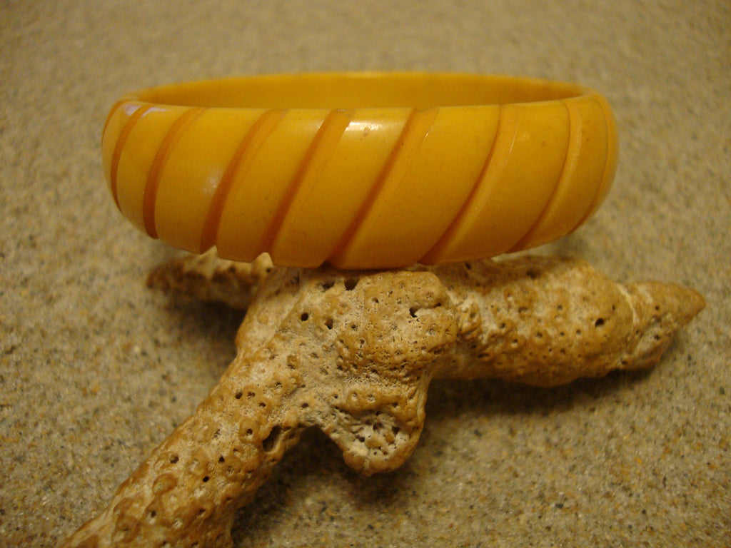 Vintage Goldenrod Bakelite Bracelet: Carved Diagonal Slashes