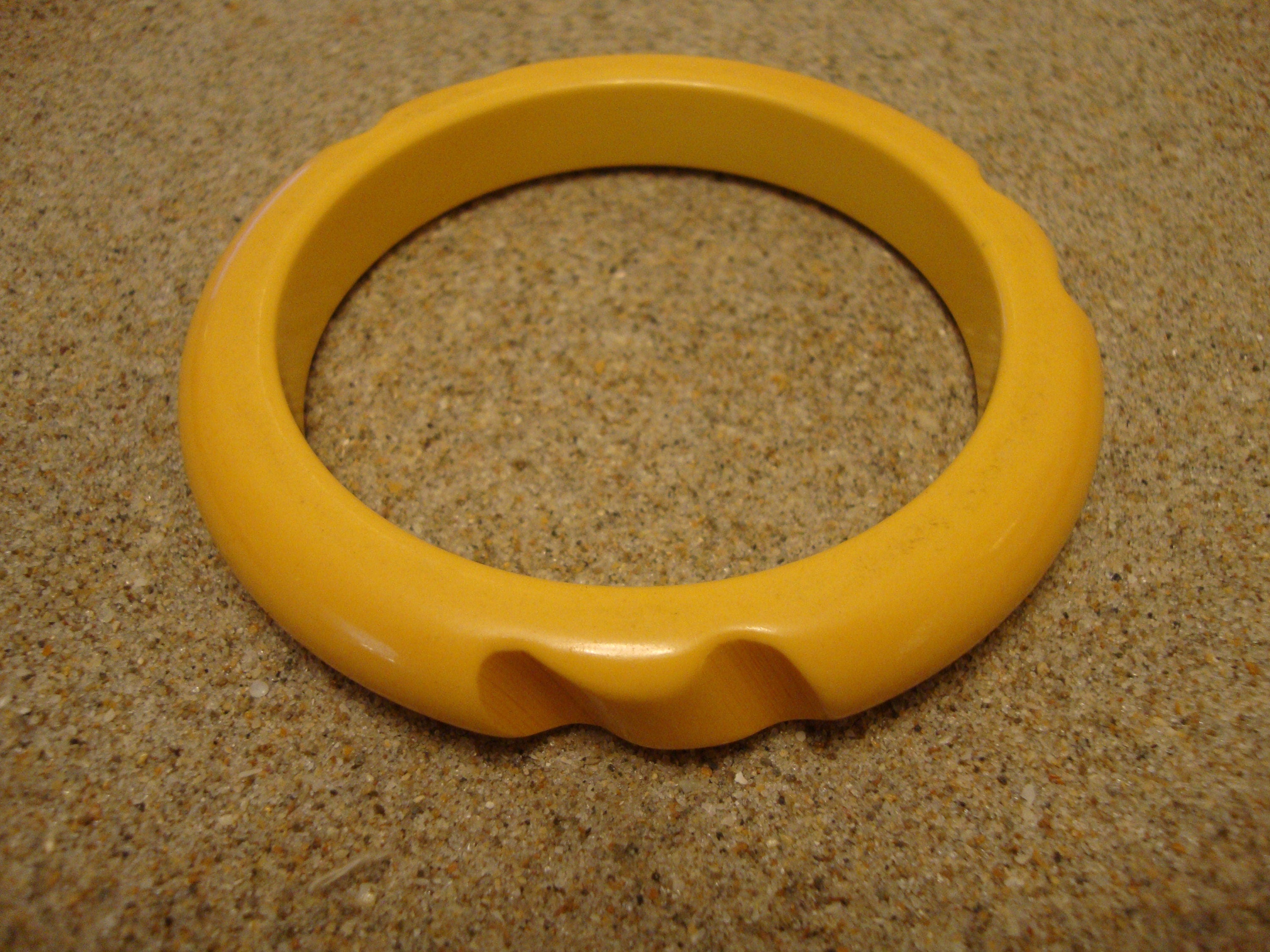 Vintage 1/2" Yellow Bakelite Bracelet! Three Pair of Deep Diagonal Slash Carvings!