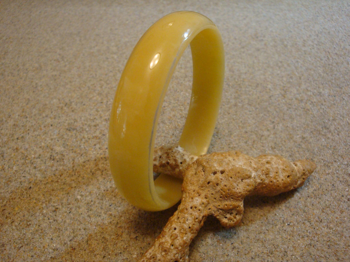 Restored Vintage Bakelite Bracelet: Pale Yellow Marbled Bangle