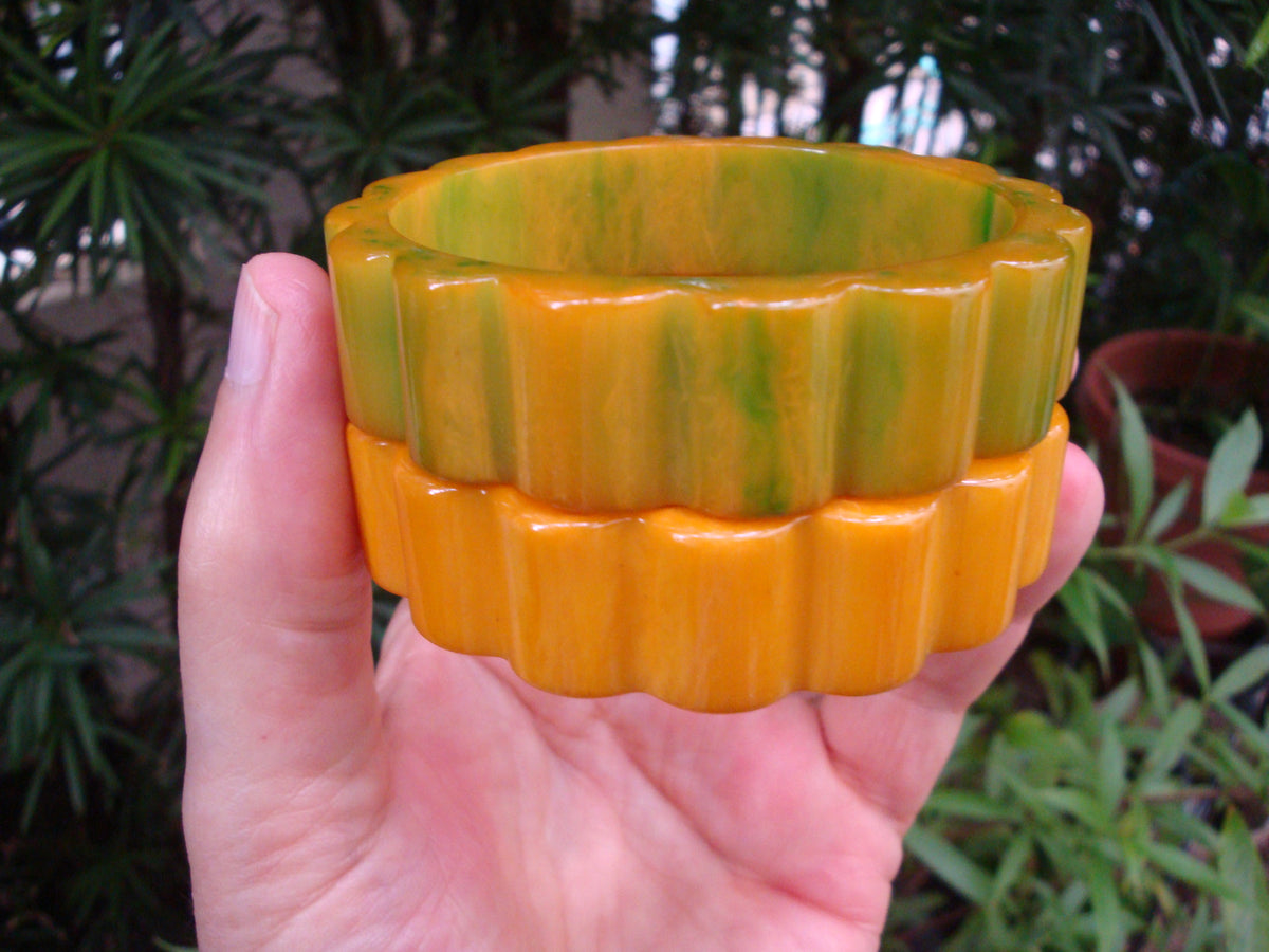 Pair of Vintage 3/4"  Green/Yellow Bakelite Bracelets; Scalloped/"Daisy" Edges!