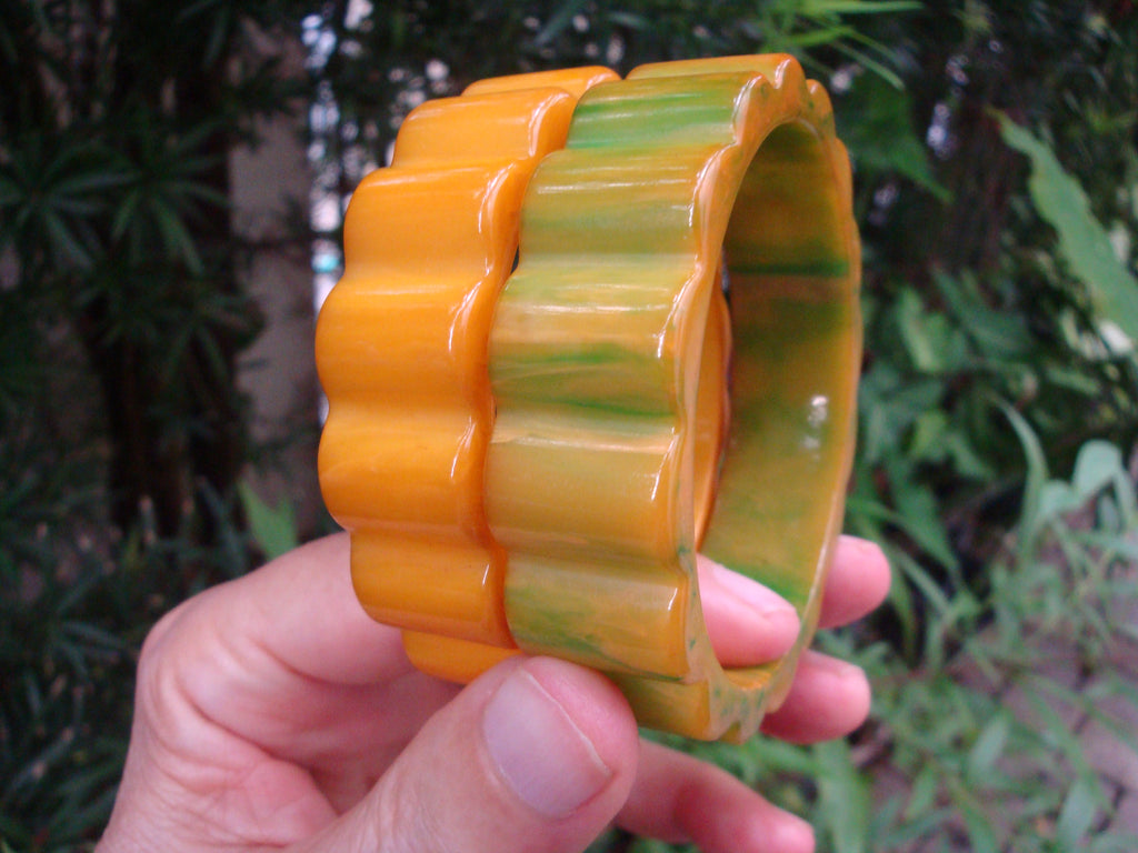 Pair of Vintage 3/4"  Green/Yellow Bakelite Bracelets; Scalloped/"Daisy" Edges!