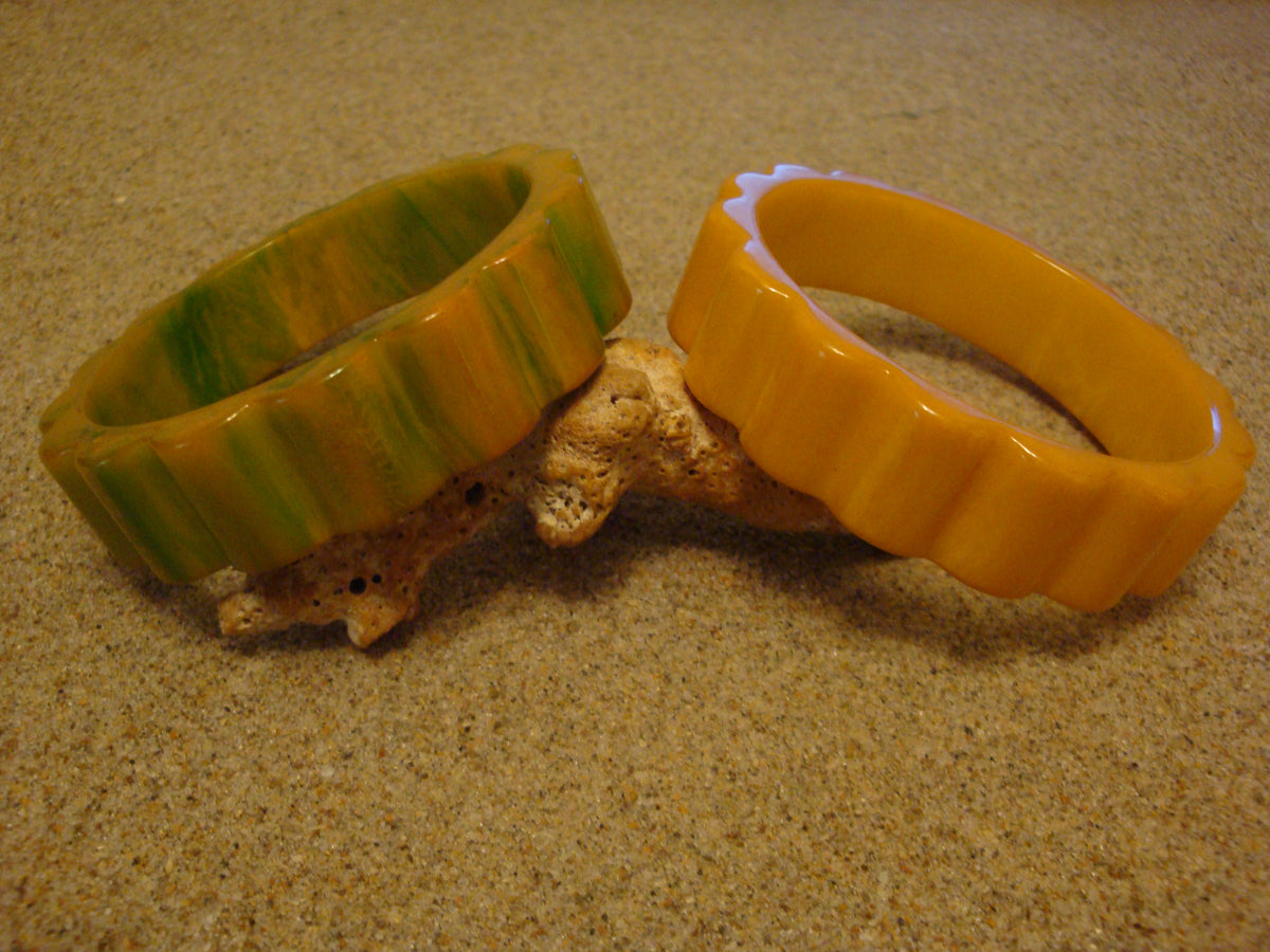 Pair of Vintage 3/4"  Green/Yellow Bakelite Bracelets; Scalloped/"Daisy" Edges!