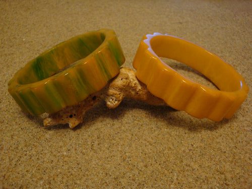 Pair of Vintage 3/4"  Green/Yellow Bakelite Bracelets; Scalloped/"Daisy" Edges!