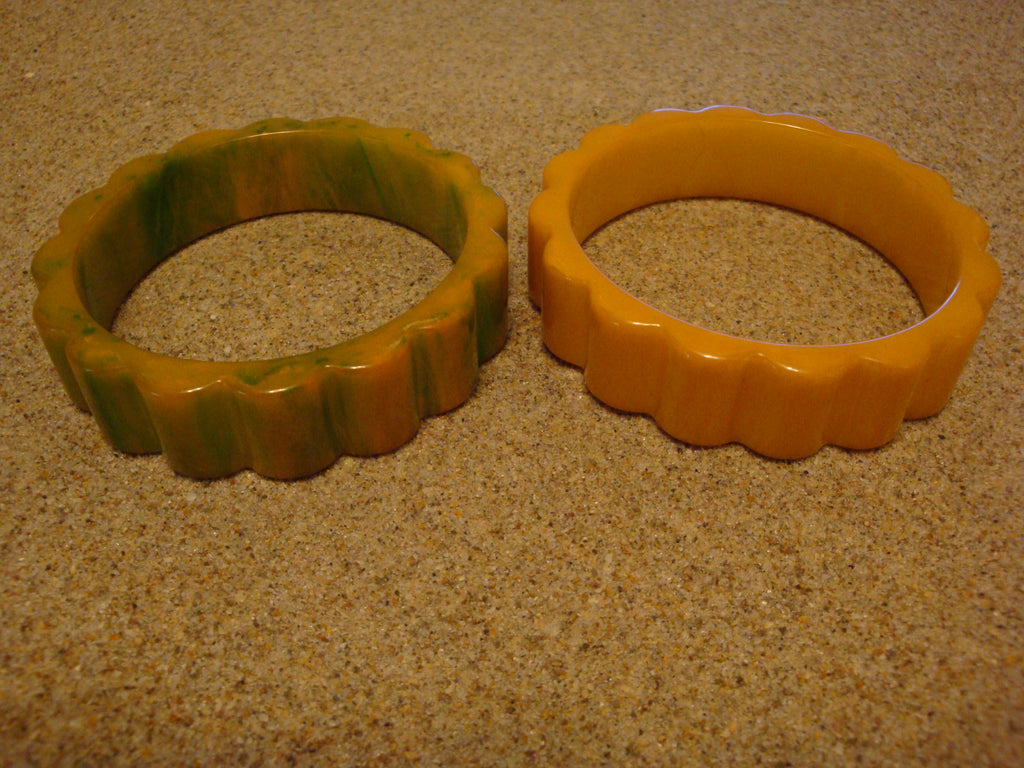 Pair of Vintage 3/4"  Green/Yellow Bakelite Bracelets; Scalloped/"Daisy" Edges!