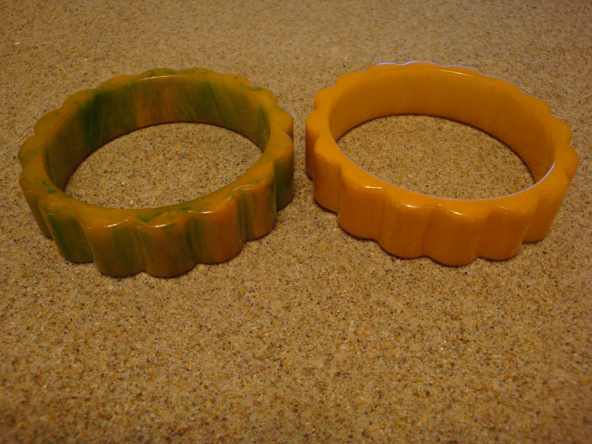 Pair of Vintage 3/4"  Green/Yellow Bakelite Bracelets; Scalloped/"Daisy" Edges!