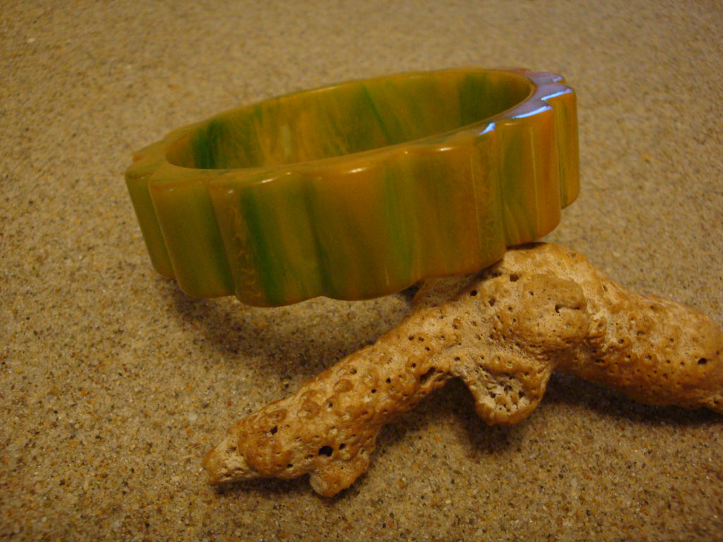 Pair of Vintage 3/4"  Green/Yellow Bakelite Bracelets; Scalloped/"Daisy" Edges!