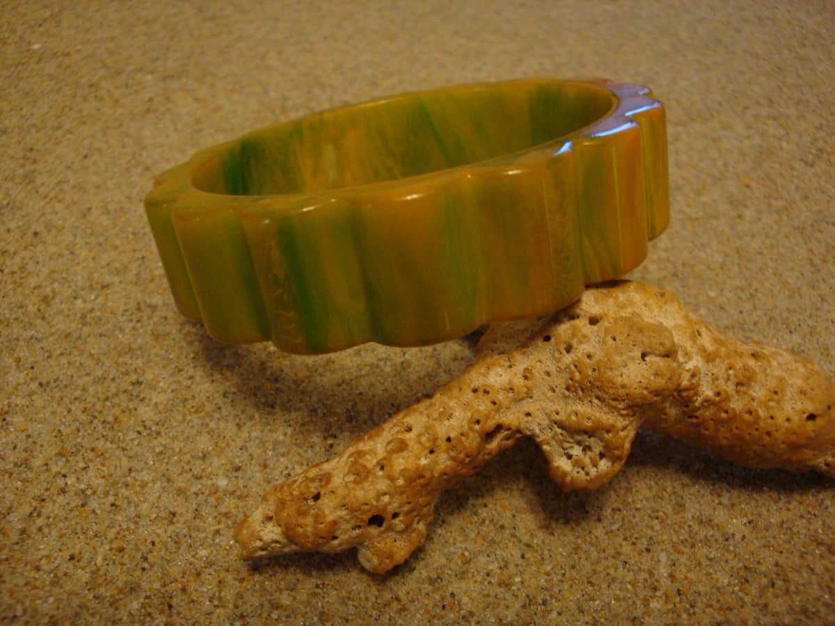 Pair of Vintage 3/4"  Green/Yellow Bakelite Bracelets; Scalloped/"Daisy" Edges!