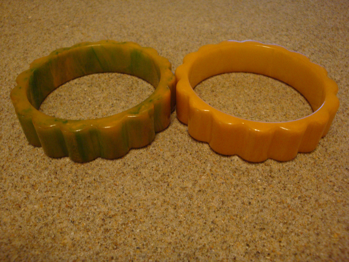 Pair of Vintage 3/4"  Green/Yellow Bakelite Bracelets; Scalloped/"Daisy" Edges!