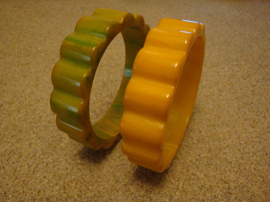 Pair of Vintage 3/4"  Green/Yellow Bakelite Bracelets; Scalloped/"Daisy" Edges!